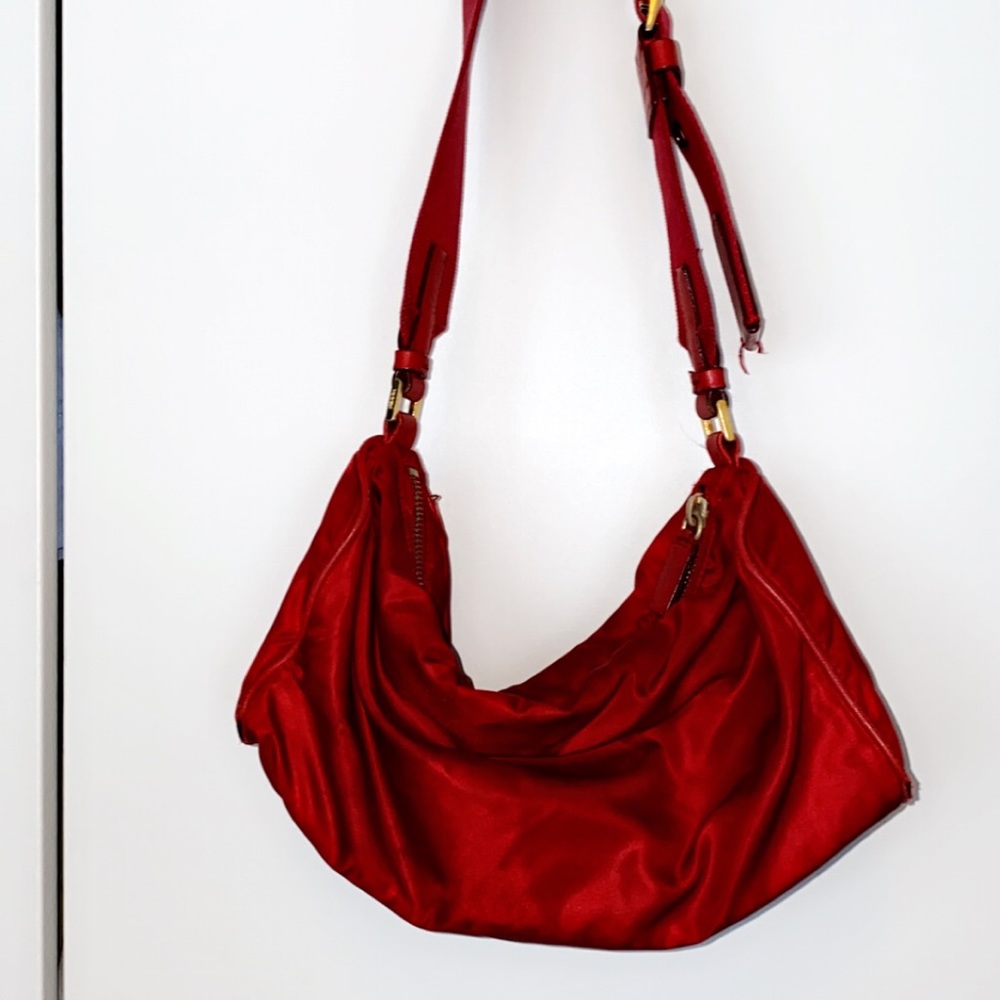 Red prada purse - Picture 2 of 3